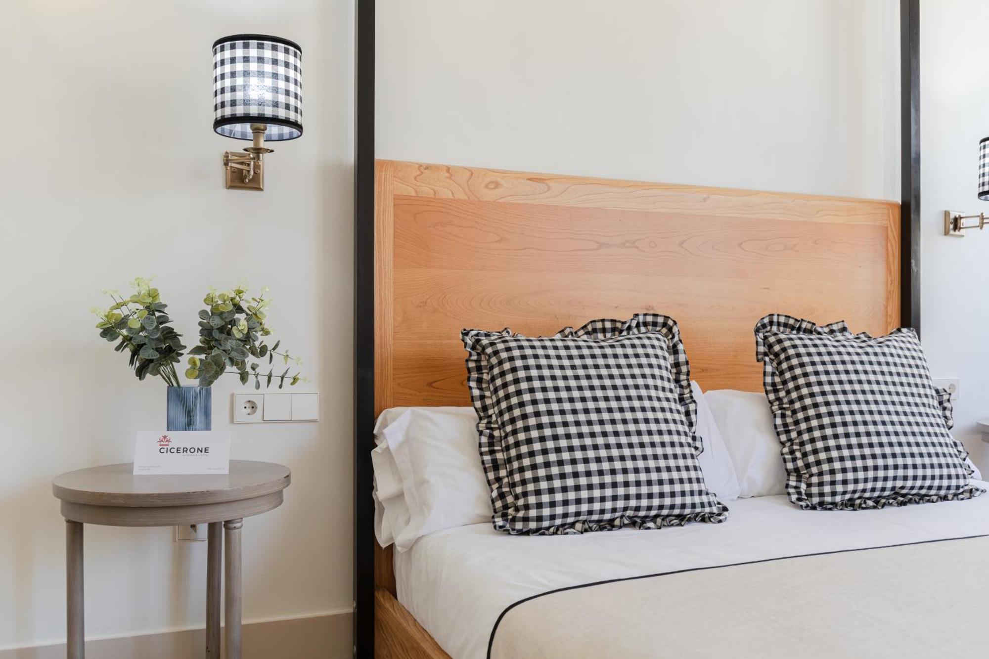 Nuea Cicerone Hotel Sevilla Bagian luar foto