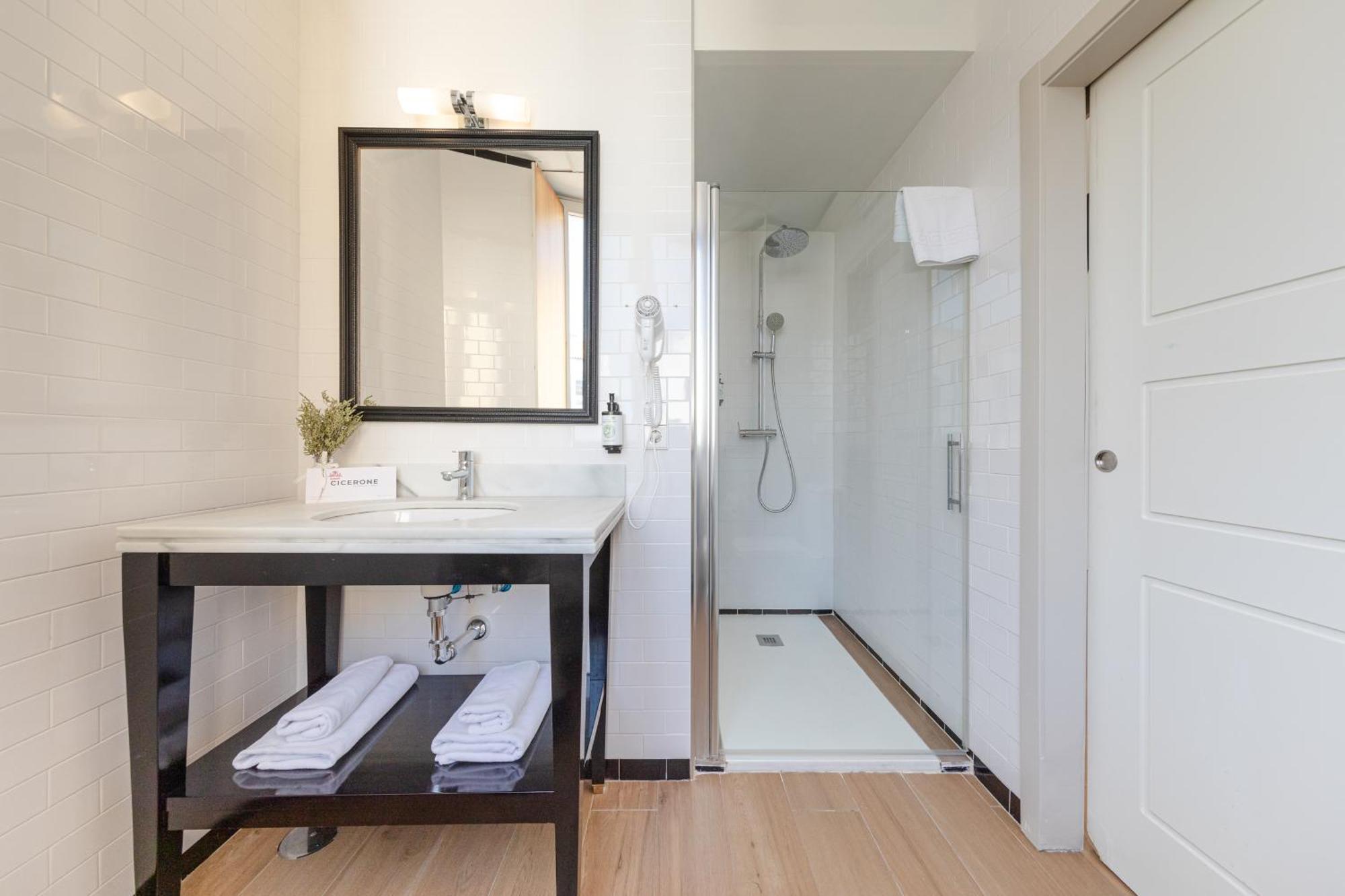 Nuea Cicerone Hotel Sevilla Bagian luar foto