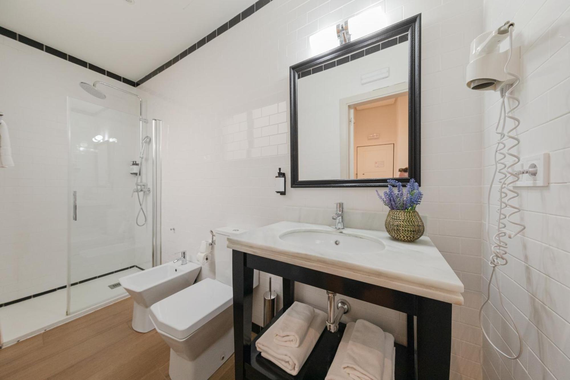 Nuea Cicerone Hotel Sevilla Bagian luar foto