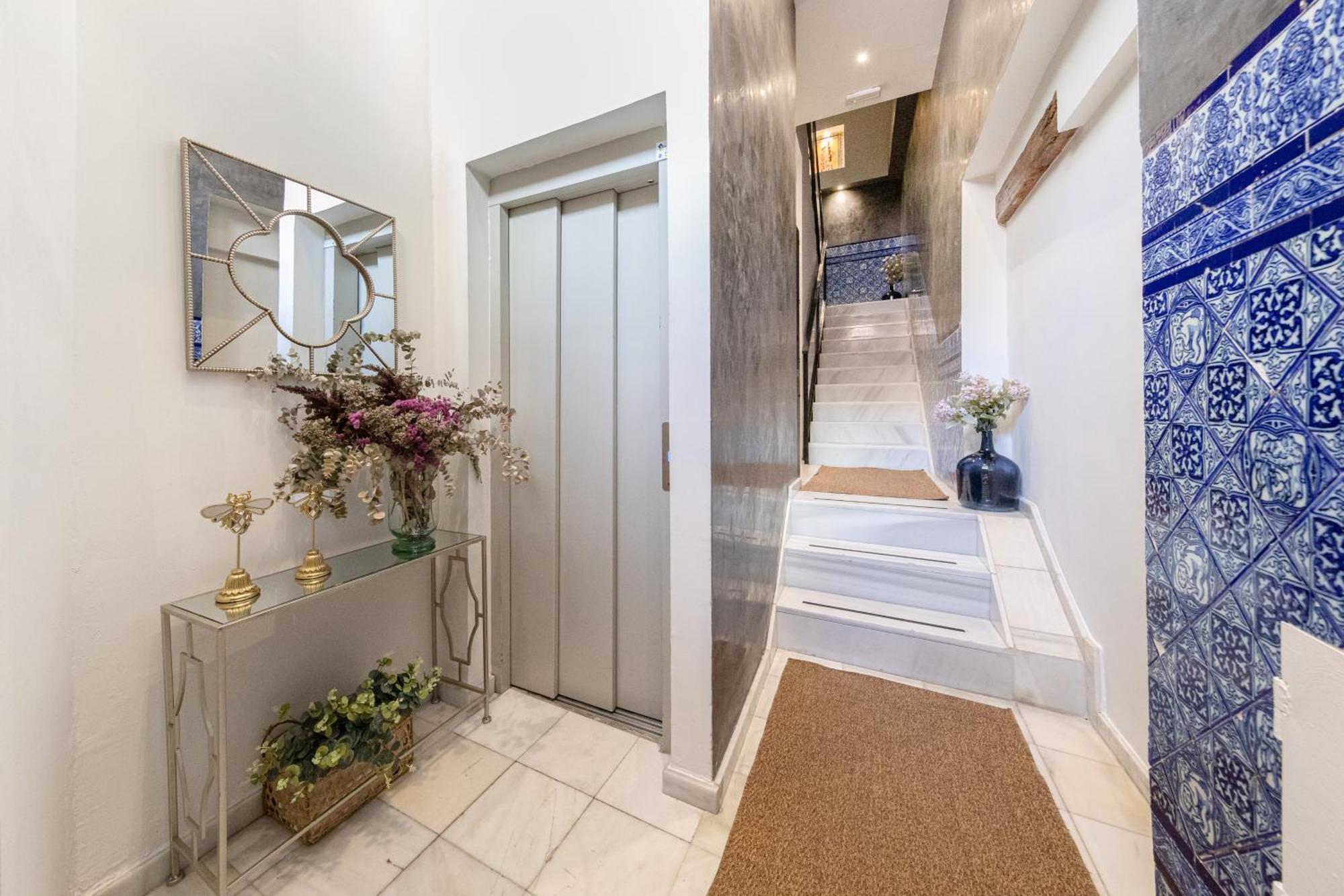 Nuea Cicerone Hotel Sevilla Bagian luar foto